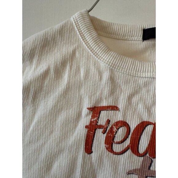 Forever 21 Women’s size medium Fearless Tour cropped shirt - Picture 5 of 9